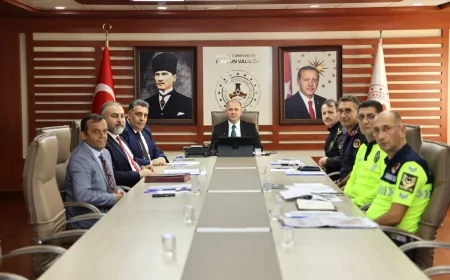 Trafikte Yeni Dönem Başlıyor: Vali Serdengeçti Kritik Güvenlik Zirvesine Katıldı